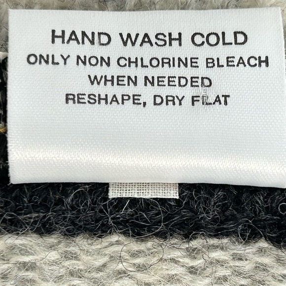 Mackinnon of Scotland 100% Shetland Wool Crew Neck Sweater size Small - Picture 6 of 6